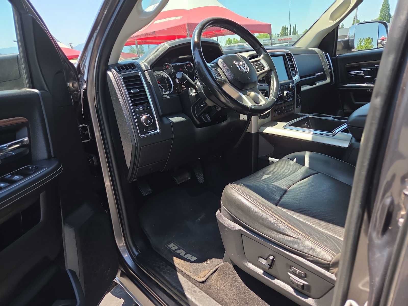 Used 2014 RAM 1500 Laramie AWD/4WD image 10