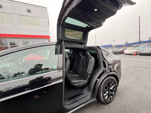 Used 2024 Tesla Model X image 19