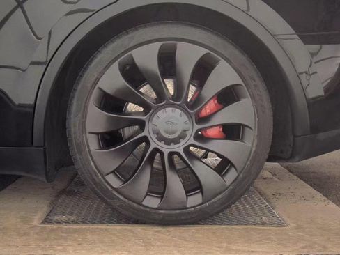 Used 2021 Tesla Model Y Performance image 10