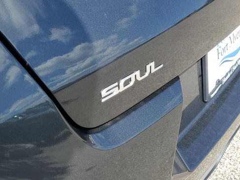 Used 2025 Kia Soul GT-Line image 11