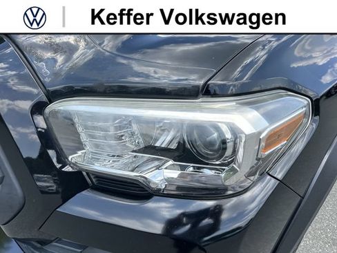 Used 2017 Toyota Tacoma SR5 w/ Tow Package AWD/4WD image 9