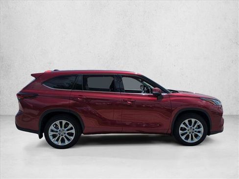 Certified 2025 Toyota Highlander Limited AWD/4WD image 4