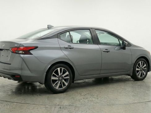 Used 2025 Nissan Versa SV image 9