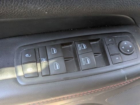 Used 2016 Jeep Grand Cherokee Laredo 75th Anniversary image 16