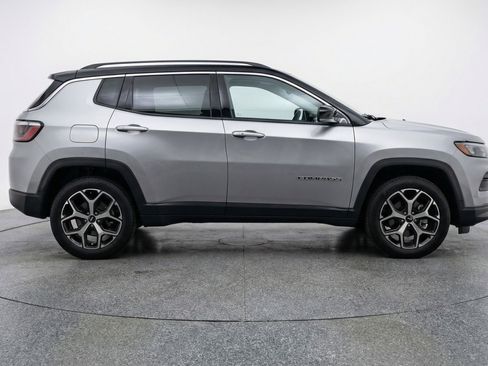 Used 2025 Jeep Compass Limited AWD/4WD image 11