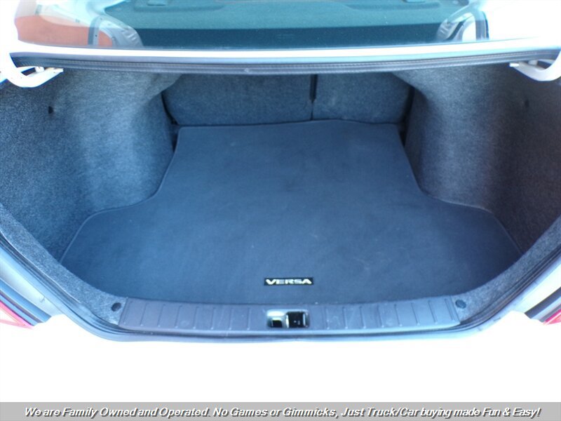 Used 2019 Nissan Versa SV FWD image 9