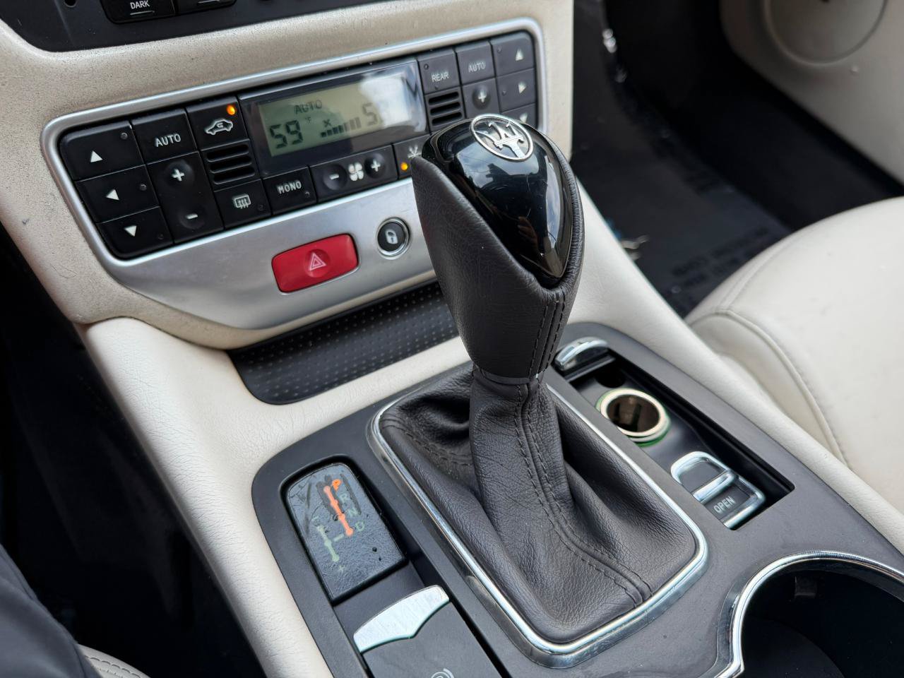 Used 2012 Maserati GranTurismo Sport RWD image 38