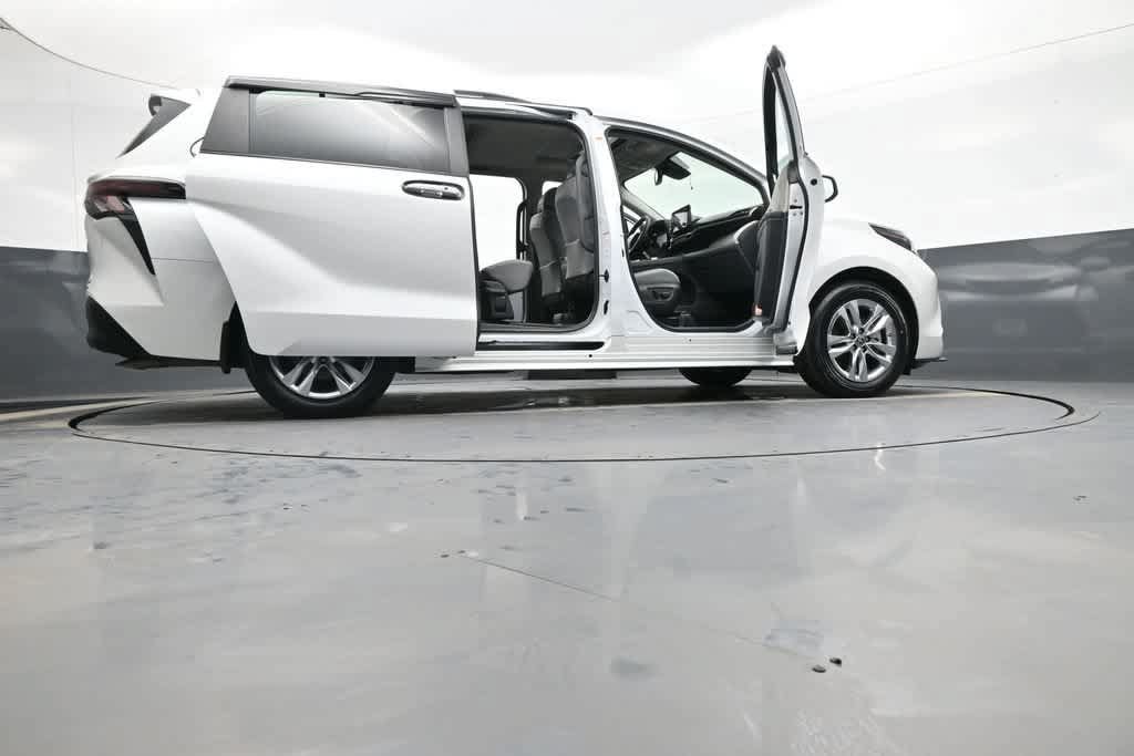Used 2024 Toyota Sienna XLE w/ XLE Plus Package AWD/4WD image 50