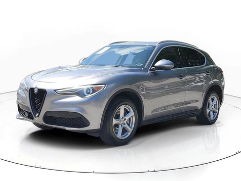 Used 2018 Alfa Romeo Stelvio Base image 4