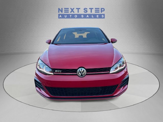 Used 2018 Volkswagen GTI SE FWD image 2