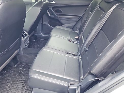 Used 2020 Volkswagen Tiguan SE AWD/4WD image 29