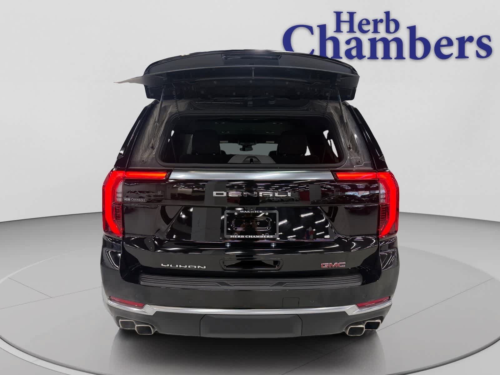 Used 2025 GMC Yukon XL Denali AWD/4WD image 12
