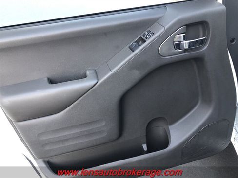 Used 2019 Nissan Frontier SV RWD image 9