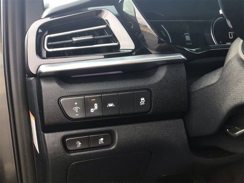 Used 2022 Kia Niro EX Premium w/ Cold Weather Package image 16