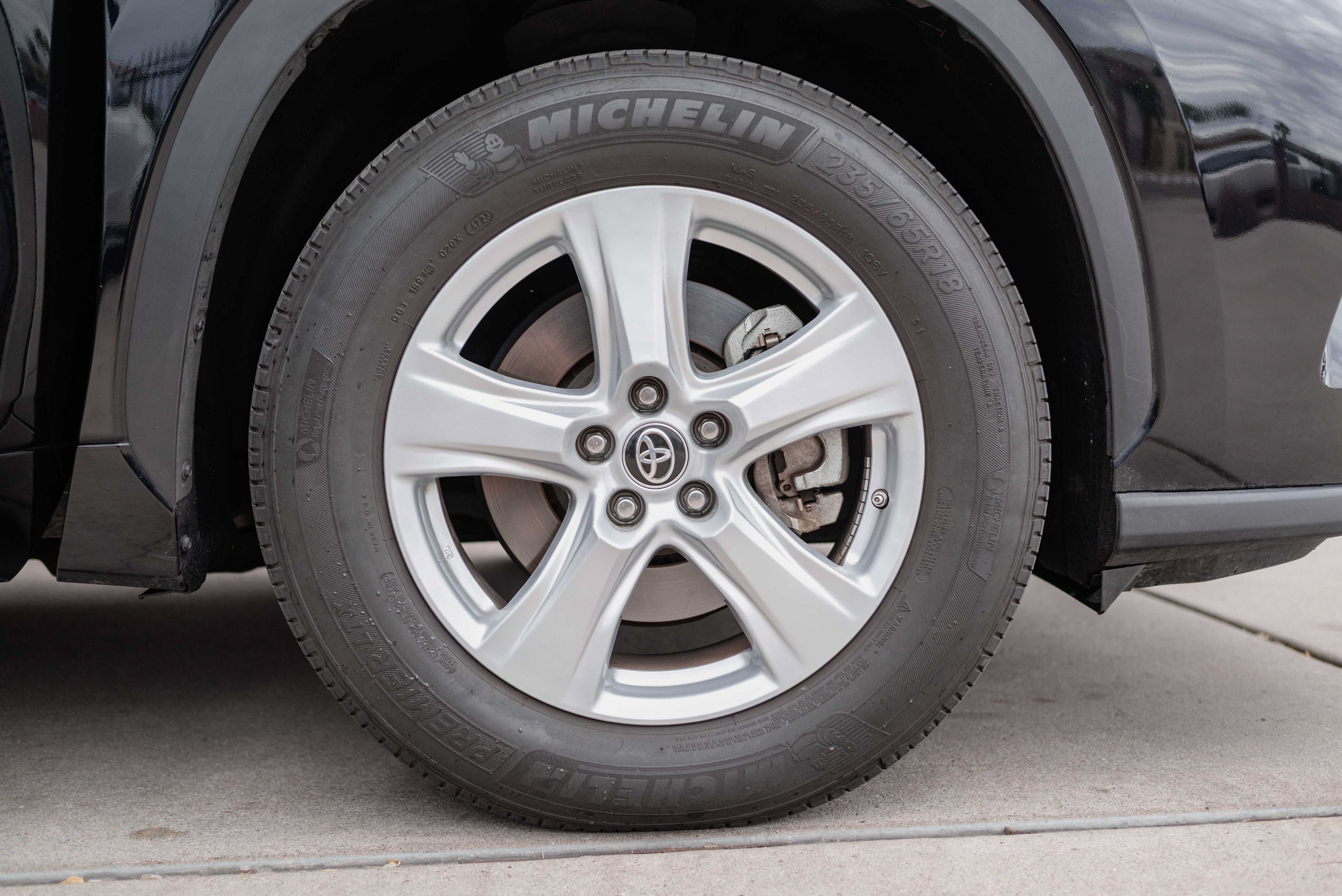 Used 2024 Toyota Highlander LE FWD image 19