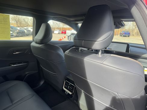 Certified 2025 Toyota Crown Signia image 18