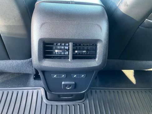 Used 2022 Chevrolet Equinox Premier AWD/4WD image 33