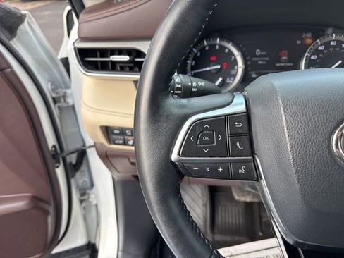 Used 2020 Toyota Highlander Limited image 16