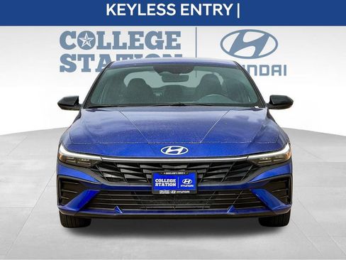 Used 2025 Hyundai Elantra Sport FWD image 4