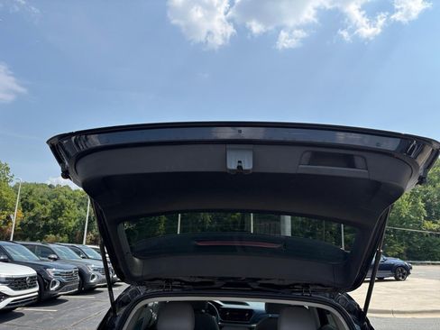 Certified 2023 Volkswagen Taos SE w/ Panoramic Sunroof Package AWD/4WD image 14