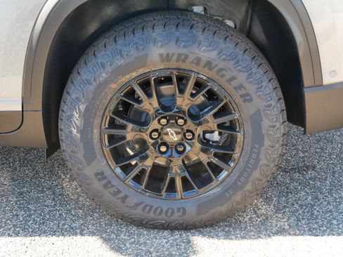 New 2026 Chevrolet Traverse Z71 w/ Enhanced Driving Package image 3