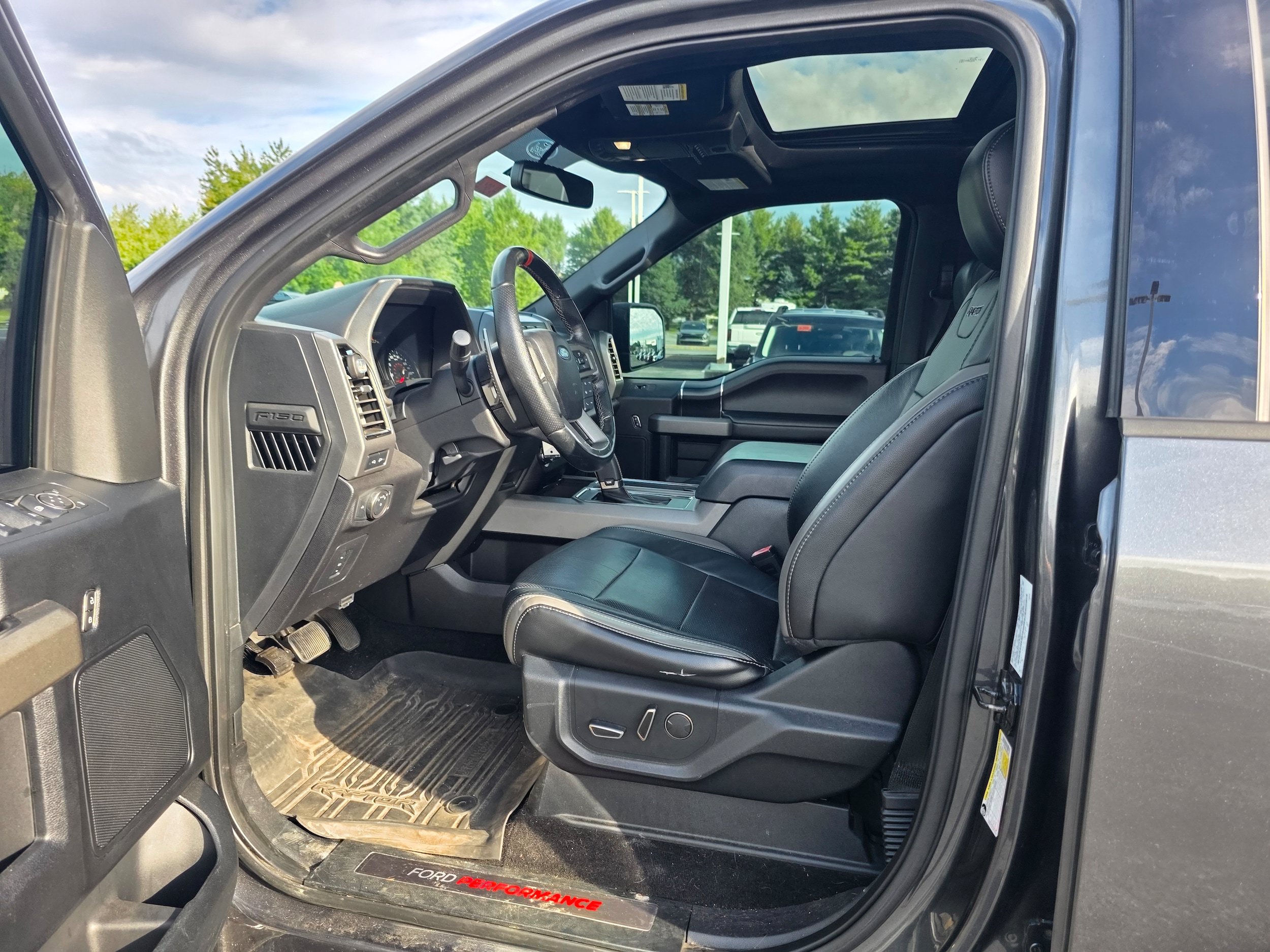 Used 2018 Ford F150 Raptor w/ Equipment Group 801A Mid AWD/4WD image 20