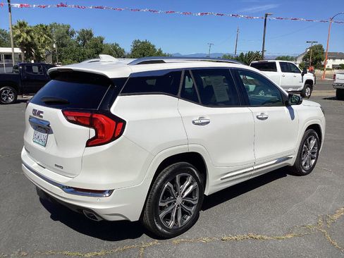 Used 2020 GMC Terrain Denali w/ Denali Premium Package AWD/4WD image 3