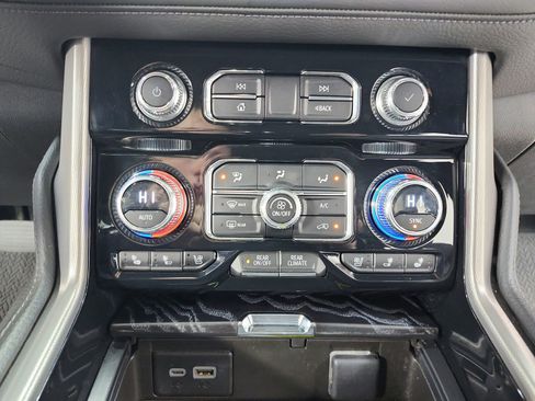 Used 2023 GMC Yukon Denali image 31