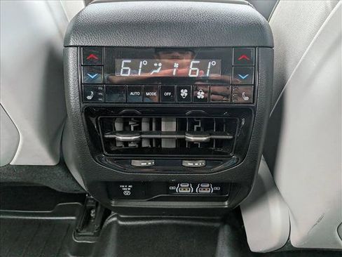 Used 2023 Jeep Grand Cherokee Overland w/ Luxury Tech Group IV AWD/4WD image 20