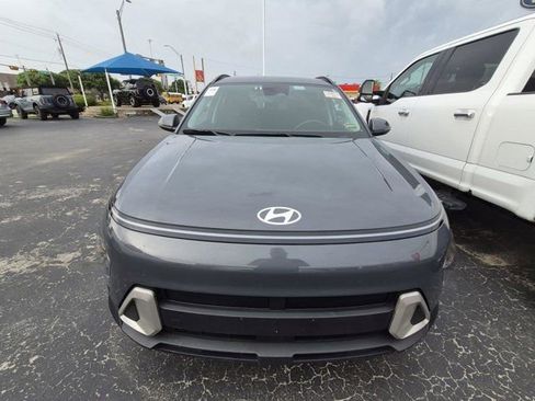 Used 2025 Hyundai Kona SEL AWD/4WD image 2