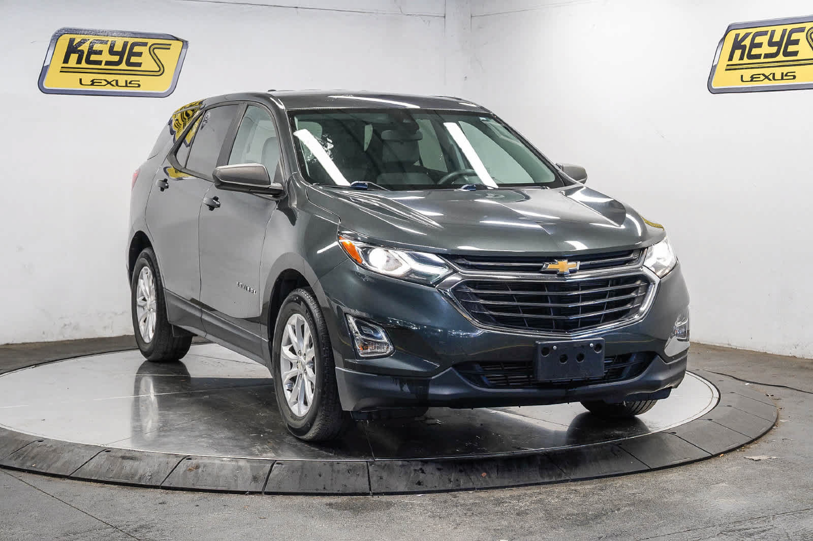 Used 2020 Chevrolet Equinox LS w/ LS Convenience Package FWD image 5