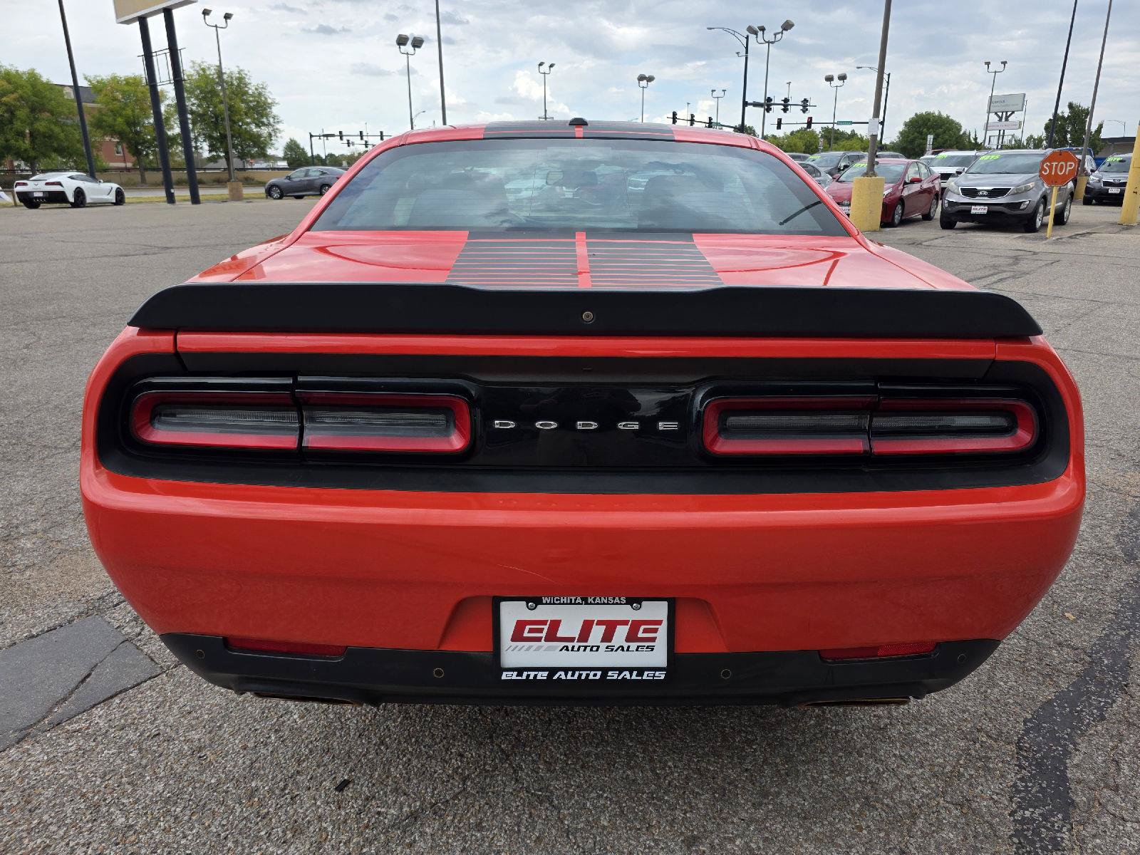 Used 2017 Dodge Challenger R/T w/ Driver Convenience Group RWD image 6