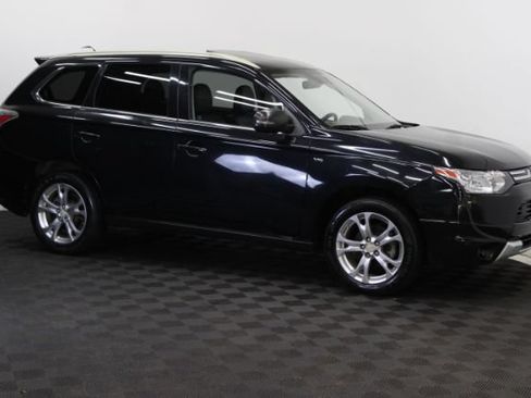 Used 2014 Mitsubishi Outlander GT AWD/4WD image 3