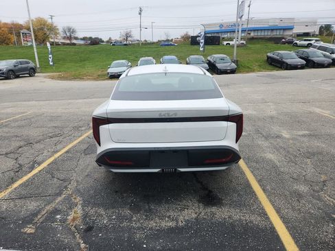 New 2025 Kia K4 LX image 10