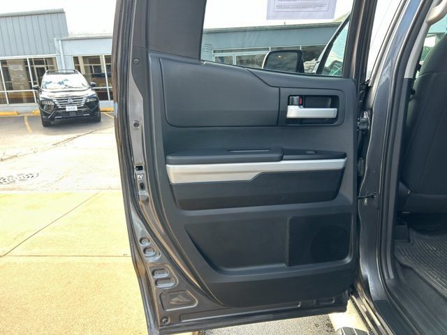 Used 2019 Toyota Tundra SR5 w/ Convenience Package AWD/4WD image 18