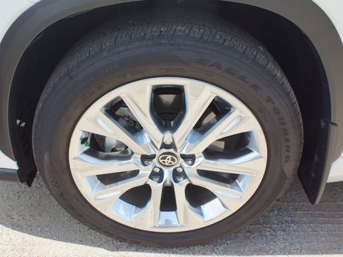 Used 2026 Toyota Highlander Limited AWD/4WD image 27