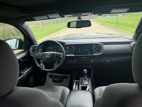 Used 2016 Toyota Tacoma TRD Sport w/ Premium & Technology Package image 15