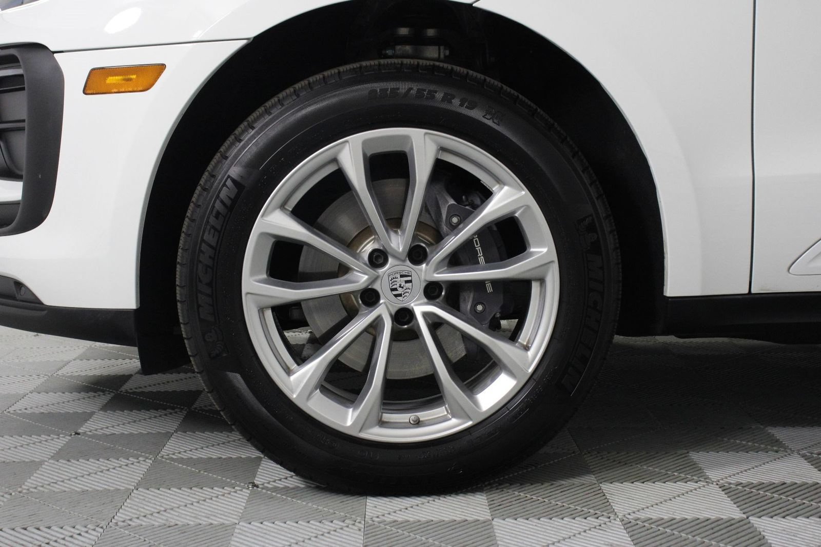 Certified 2026 Porsche Macan AWD/4WD image 30
