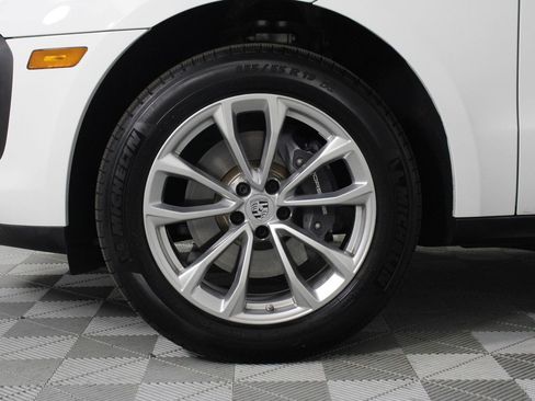 Certified 2026 Porsche Macan AWD/4WD image 30
