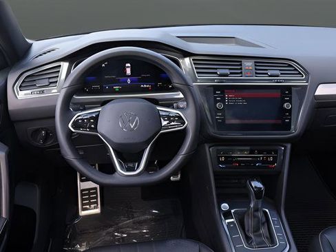 Certified 2022 Volkswagen Tiguan SE R-Line FWD image 14