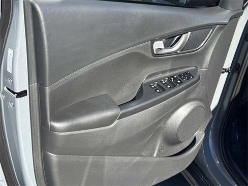 Used 2023 Hyundai Kona SE image 21