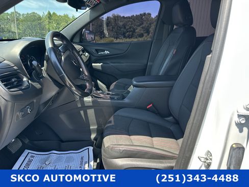 Used 2022 Chevrolet Equinox RS w/ Infotainment Package image 10