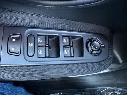 Used 2021 Jeep Renegade Latitude AWD/4WD image 23
