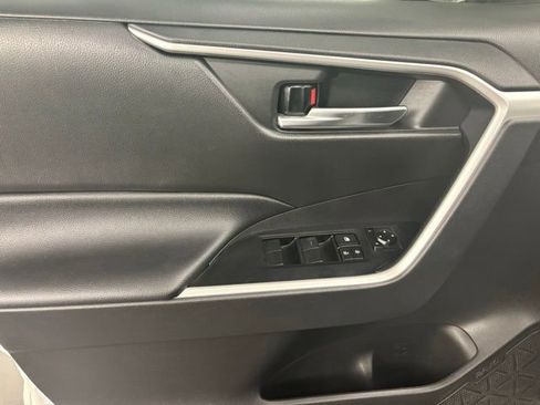 Used 2021 Toyota RAV4 XLE image 19