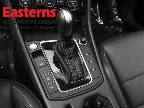 Used 2021 Volkswagen Jetta SE w/ SE Cold Weather Package image 13