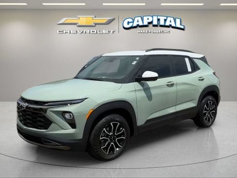 Used 2025 Chevrolet TrailBlazer ACTIV w/ Convenience Package AWD/4WD image 1