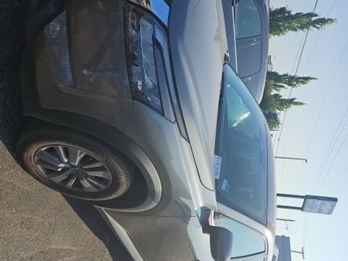 Used 2025 Nissan Pathfinder SV FWD image 4