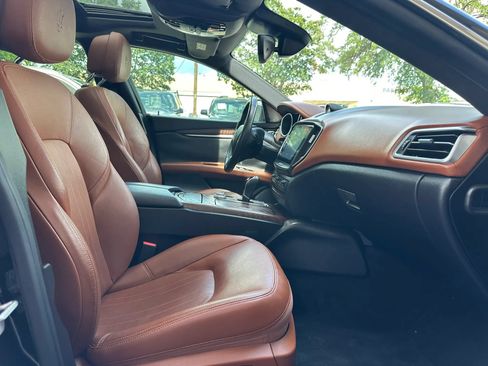 Used 2018 Maserati Ghibli RWD image 19