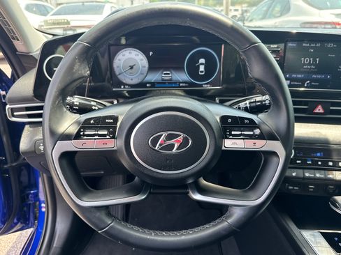 Used 2022 Hyundai Elantra SEL w/ Convenience Package FWD image 13