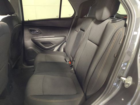 Used 2020 Chevrolet Trax LT w/ LPO, Cargo Package FWD image 18